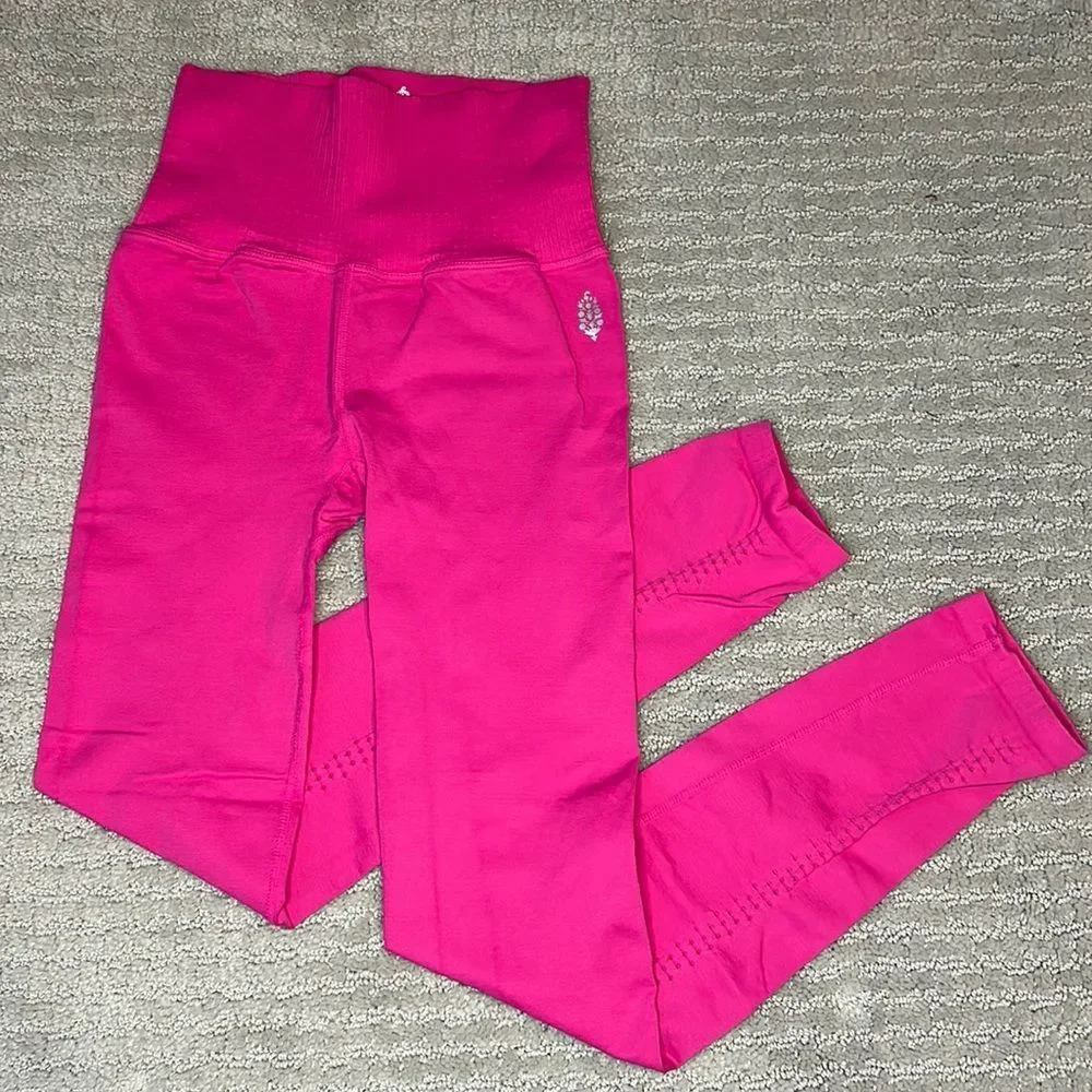 FREE PEOPLE | NWOT High-Rise 7/8 Length Good Karma Leggings in Azalea - Picture 4 of 5